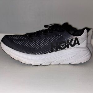 HOKA One One Rincon 3 Running Shoes – Men’s 9 / Women’s 10.5 – Black & White